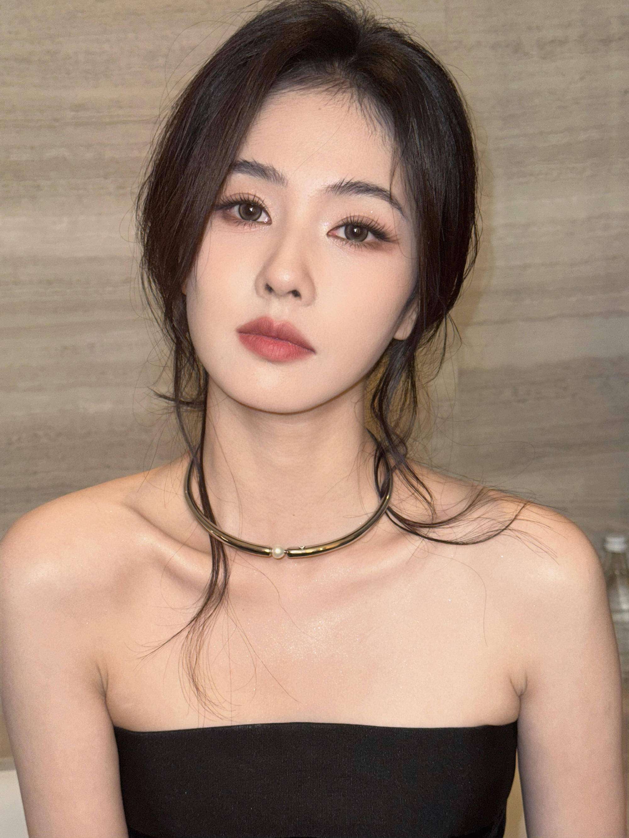 白鹿工作室晒造型幕后：团队10人忙活3天结果被嘲像保镖